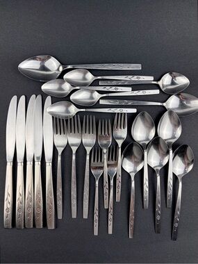 Oneida Deluxe CAPISTRANO Stainless  Flatware Lot Of 24 Oneidacraft Vintage